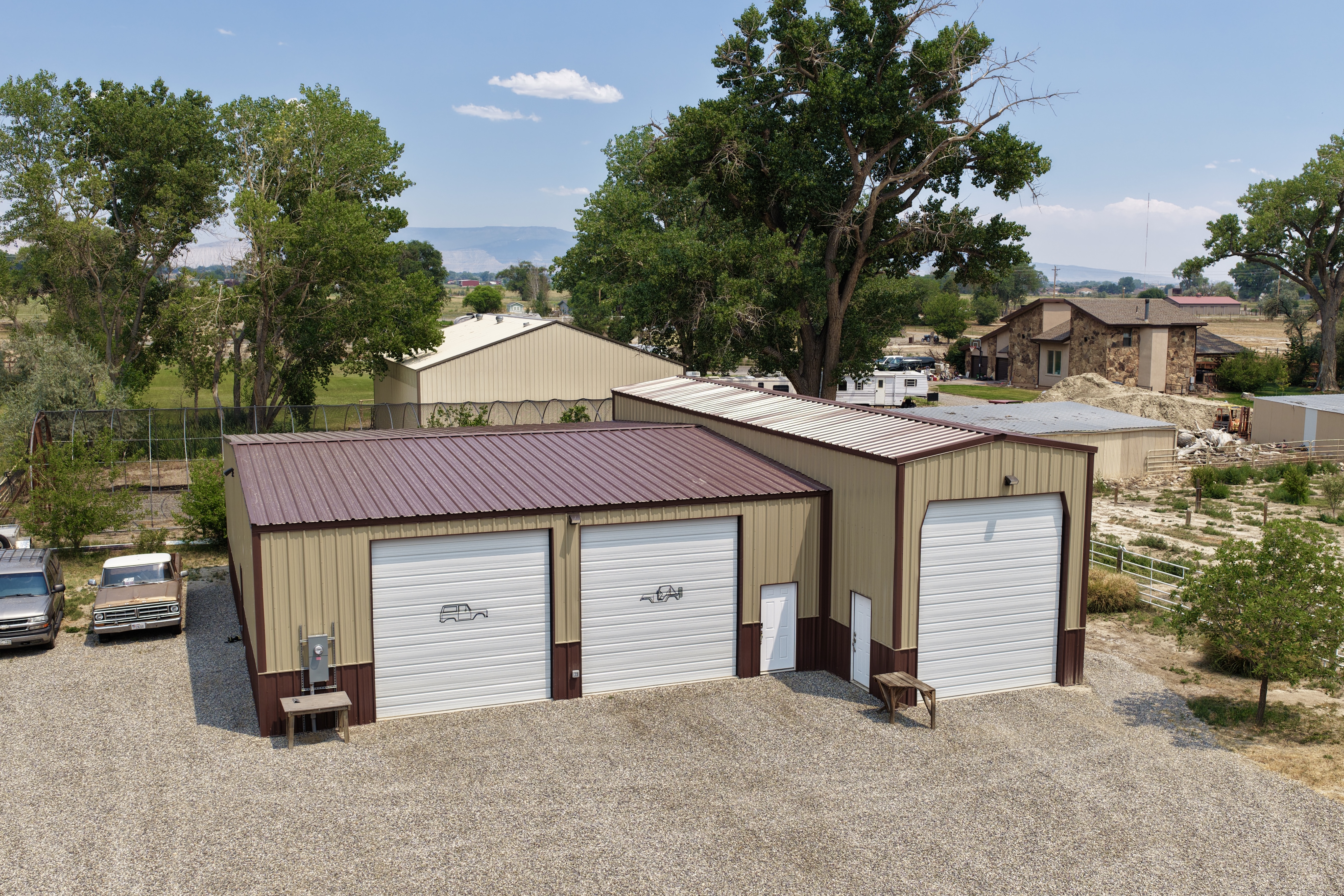 Custom 15'-6" x 60' RV Bay connected to a 50' x 40' workshop in Fruita CO